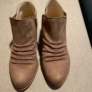 Brand NEW - never worn - LifeStride Aurora Bootie - Mushroom Color